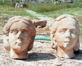 Головы римлянок археологи нашли в Греции