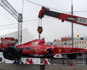 Пилот Ferrari разбил свой болид в Москве