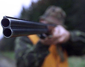 Ровенский охотник вместо кабана застрелил в кустах лесовода