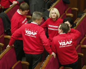 В УДАРі кажуть, що на Паркової алеї розгорнули незаконне будівництво