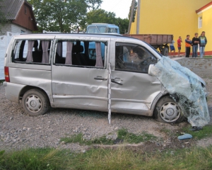 На Тернопольщине водитель сбил двух женщин на обочине, одна погибла