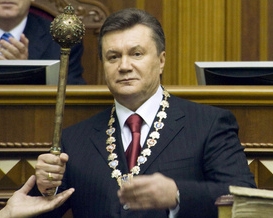 Янукович поздравил британскую королевскую семью с рождением первенца