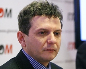 Експерт розкритикував утримування курсу гривні: "Це архаїчна політика"