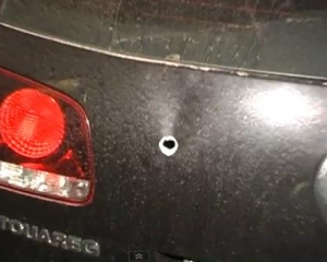 У Києві водій джипа, тікаючи від обстрілу, в'їхав у трактор