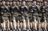 Дівчата у коротких спідницях марширували перед лідером КНДР