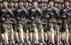 Девушки в коротких юбках маршировали перед лидером КНДР