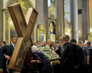 Крест Андрея Первозванного ежечасно целовали 600 человек