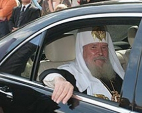 Из-за &quot;понтов&quot; православных священников украинцы становятся протестантами
