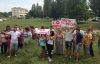Россияне забросали яйцами Bloodhound Gang за подтирание триколором