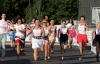 Румынские девушки в платьях и юбках бегали на каблуках