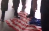 Басиста Bloodhound Gang кілька чоловіків намагалися задушити американським прапором