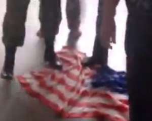 Басиста Bloodhound Gang несколько мужчин пытались задушить американским флагом