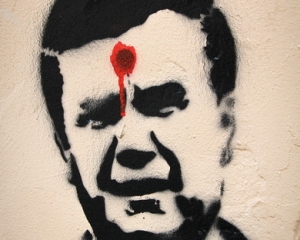 Львовская прокуратура остановили расследование по граффити с Януковичем