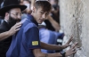Посланцы мира: игроки "Барселоны" помолились у Стены Плача