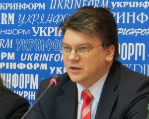 Участь Тимошенко у президентських виборах позбавляє Тягнибока і Кличка права на задоволення своїх амбіцій — аналітик