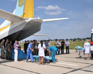 Постраждалих у ДТП українців з Білорусі евакуювали військовим літаком