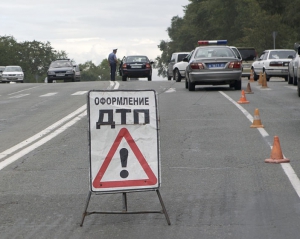 У Румунії в автобус з українськими туристами на ходу влетіла колода