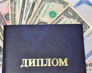 Через українську освіту щороку проходять 3-4 млрд &quot;чорних&quot; доларів