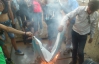 Мітинг за сквер на Березняках: обіцяли знести паркан, а спалили інформаційний щит