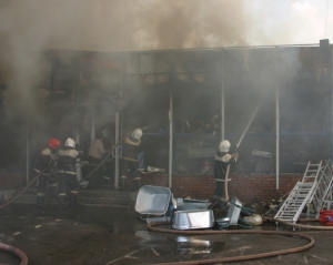 В Киеве горит Оболонский рынок