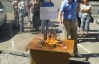 Активисты ответили "российскому агрессору": в Киеве горели крабовые палочки и пакеты МТС