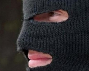 На Одещині люди в масках і зі зброєю пограбували автобус з китайцями та в'єтнамцями