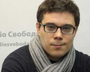 Депутати Київради мають добровільно скласти повноваження - політолог