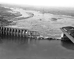 Уничтожение плотины Днепрогэса облегчило немцам переправучерез Днепр