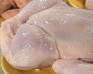 Казахстан запретил ввоз мяса птицы из Украины.
