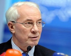 Азаров думает, что пора украинизировать школы в России