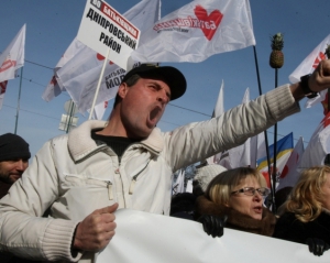 Оппозиционеры отправились шествием к памятнику Шевченко