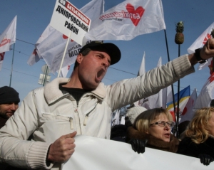 Опозиціонери вирушили ходою до пам'ятника Шевченку