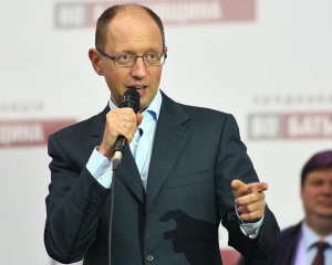 Яценюк передав киянам привіт від "свого політичного друга" Юлії Тимошенко
