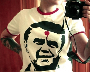 За футболки с &quot;простреленным Януковичем&quot; милиция открыла уголовное производство