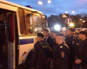 Навального затримали прямо на сцені під час зустрічі з виборцями