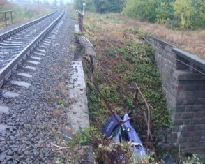 В Винницкой области поезд расплющил иномарку - водитель погиб мгновенно