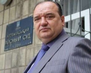"Регіонал", за якого агітувала "Бутирка", заспівав з "Лісоповалом"