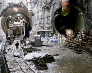 &quot;Киевский метрополитен&quot; отстранили от строительства метро на Троещину