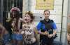 Femen голой грудью "осаждали" украинские посольства в Европе