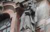 Статуя зі статуєю розкриває легенди Кам'янця-Подільського