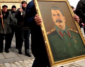 В Грузии установили памятник Сталину, который обречен на демонтаж