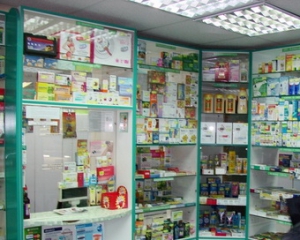 Ловушка для доверчивых пенсионеров: как пожилых киевлян заставляют покупать супердорогие лекарства