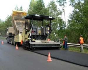 В дорогу к крымским дачам Януковича &quot;закатают&quot; еще 4,3 миллиона