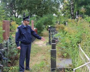 У Житомирі вандали понівечили десятки могил, бо не було грошей на гулянки