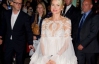 Наомі Уоттс представила у Парижі фільм про принцесу Діану у "янгольській"сукні