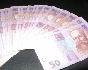 Киевлянин ежемесячно зарабатывает дополнительно 1,5 тисячи за рекламу на авто