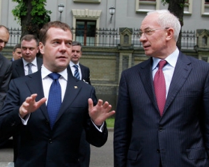 Азаров похвалился, что завел Медведева в тупик вопросом о Бангладеше