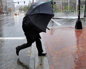 Дощова, прохолодна погода збережеться в Україні в найближчі дні