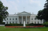 Резиденцію президента США закидали хлопавками