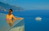 Огромный бассейн и каменные стены - шикарный отель на вершине скалы в Италии